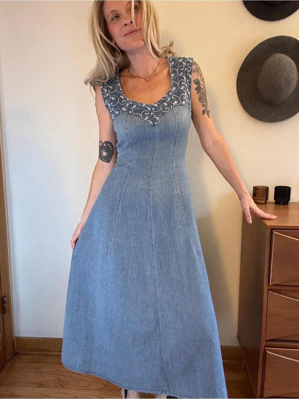 Vintage 90s Denim Midi Dress Embroidered Western Prairie Jean Cowgirl Size 4-6 - Picture 15 of 16